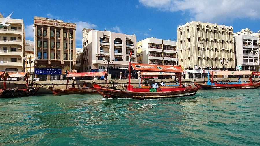 1 Hour Abra Boat Ride: A Timeless Journey Across Dubai's Waters